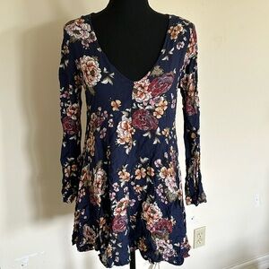 Fall boho dress perfect for boots or with a blazer. Francesca’s blue rain size S